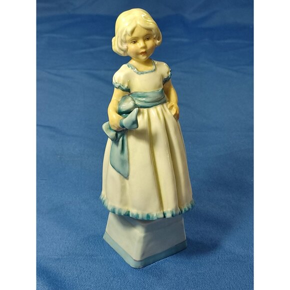 Royal Worcester 1949 Bone China Figurine Monday Child Fair Of Face #3257 England - Picture 7 of 16